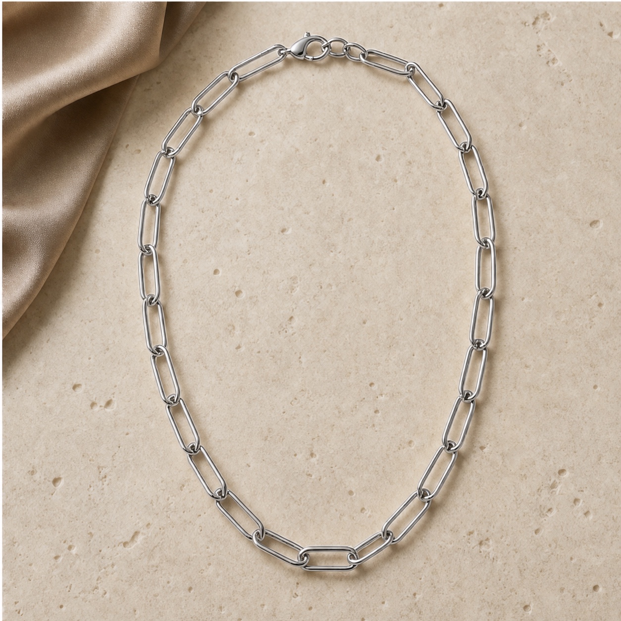 Linea Chain Necklace, selected view